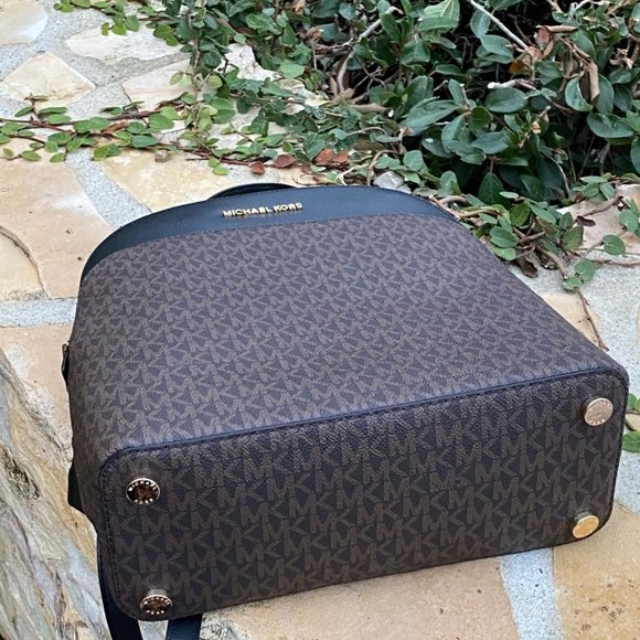 NWT Michael Kors signature LG Emmy backpack brown - Picture 4 of 8